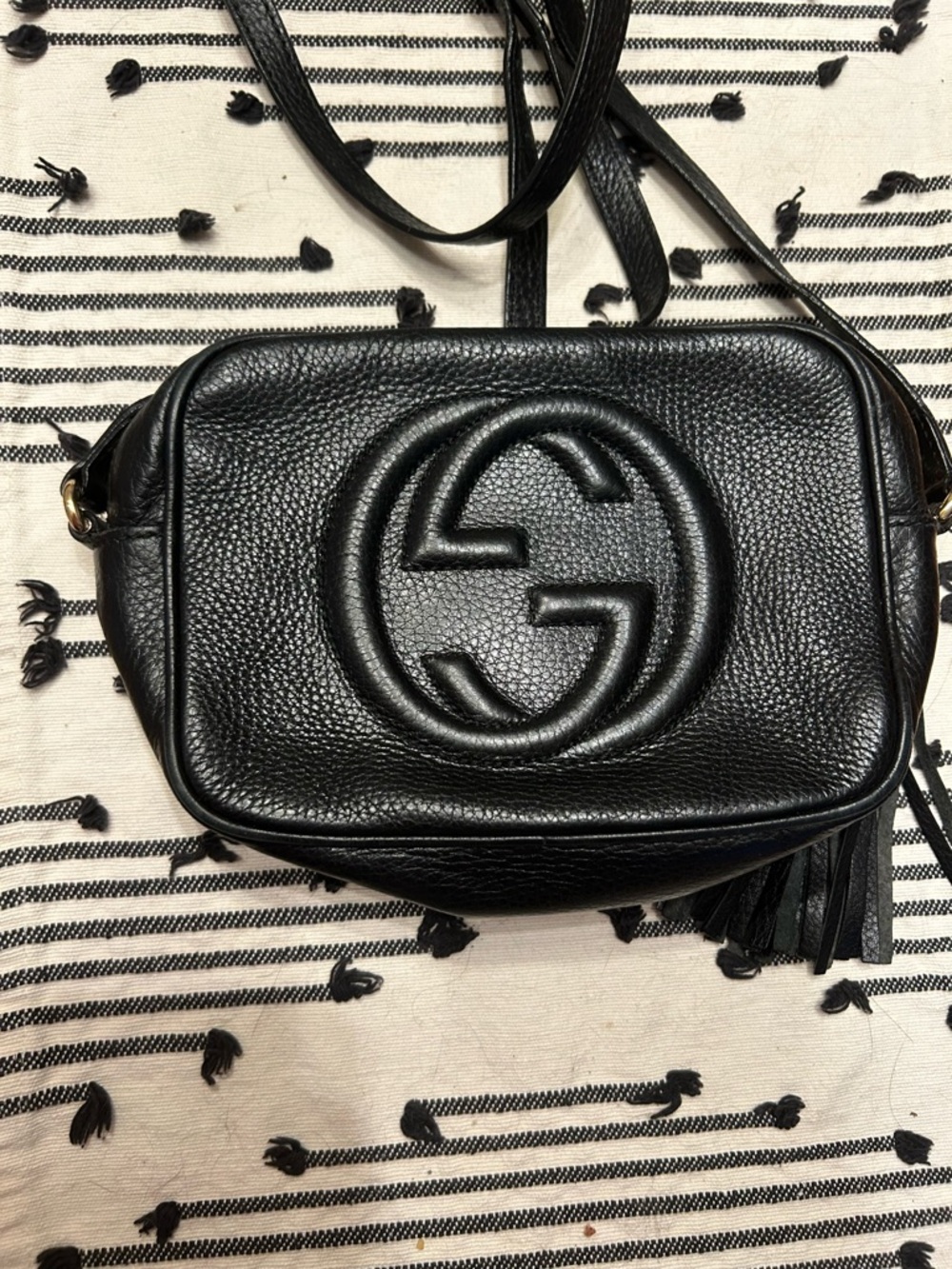 Authentic Gucci Black Soho Pebbled Leather Crossbody ๐ - Picture 2 of 13